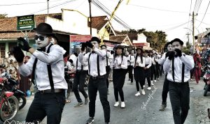 Meriahnya Karnaval HUT ke 73 RI Desa Sampang