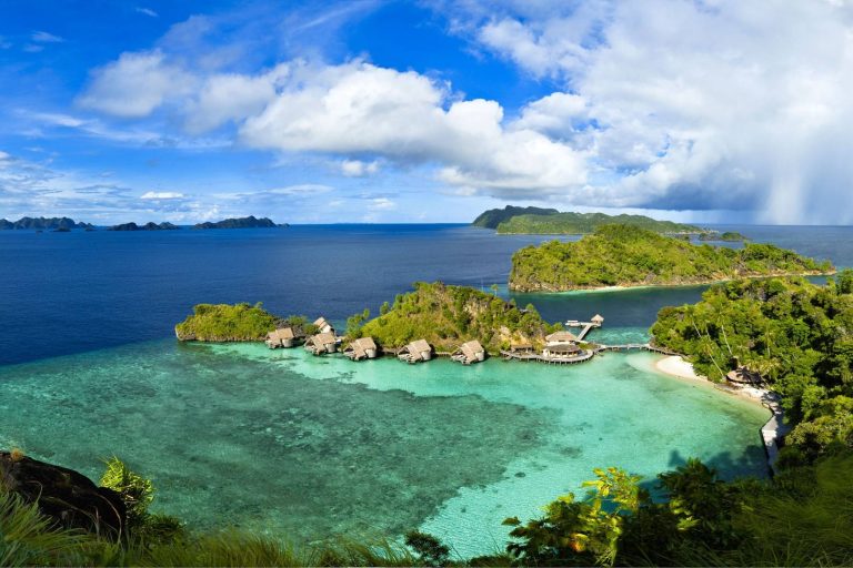 Tempat Wisata Terbaik Di Timur Indonesia SERBAKUIS MEDIA