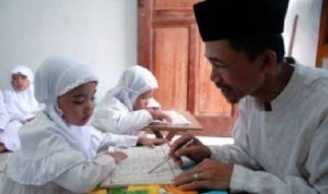 Punya Masalah? Guru Ngaji Adalah Orang Yang Tepat Untuk Curhat