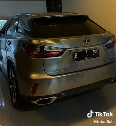 Mobil Lexus Plat B 1 JNE