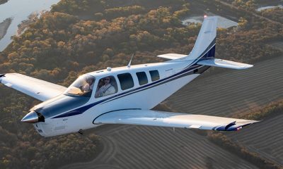 Beechcraft Bonanza G-36 saat terbang