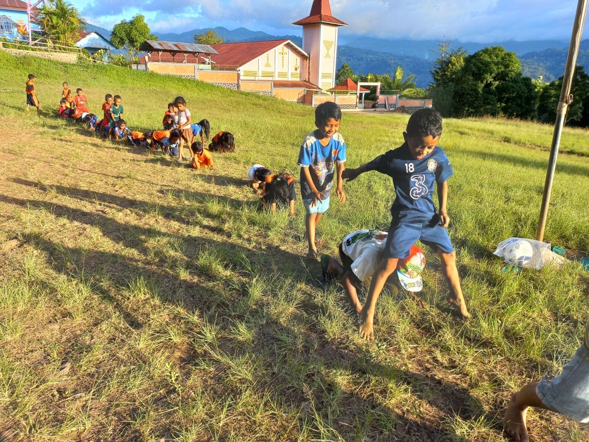 Eksplorasi Kesenangan Bermain di Lapangan Bersama Anak Boks