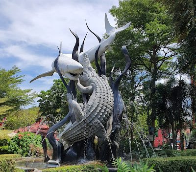 tugu suro boyo ikon surabaya