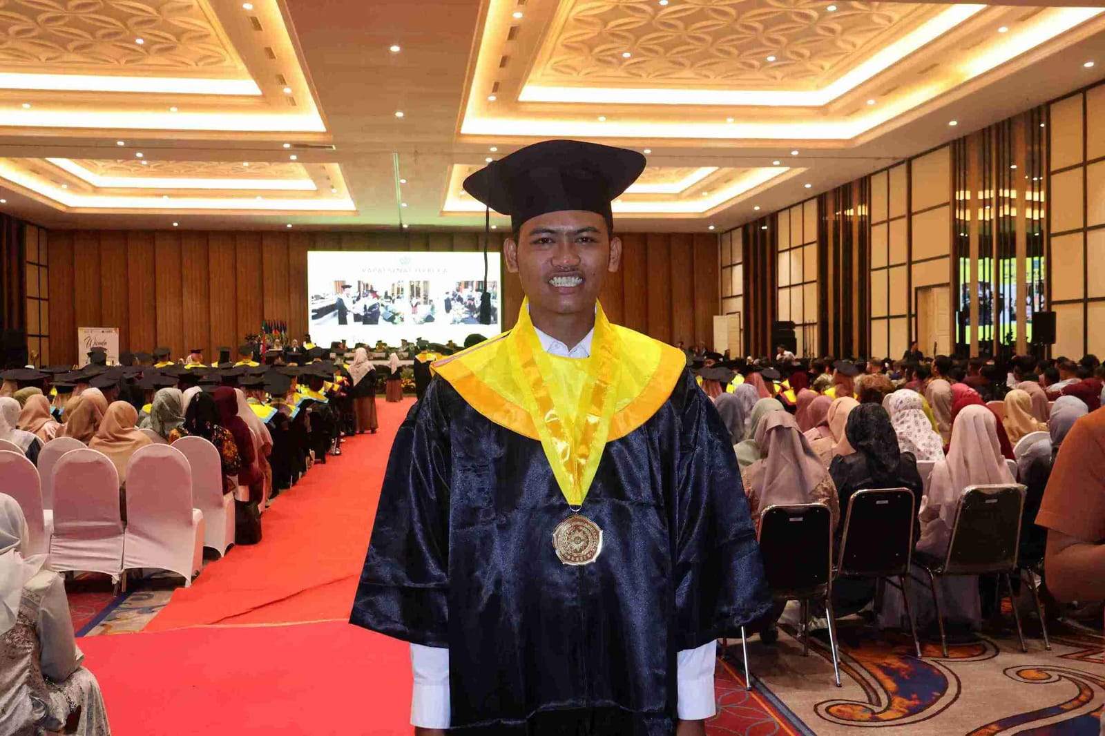 Dari Satpam hingga Menjadi Wisudawan Berprestasi di UMG