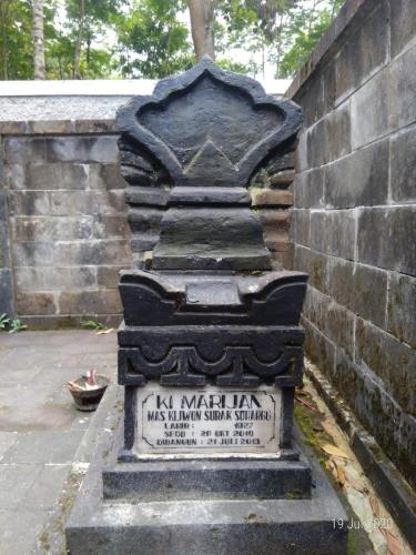 Foto Makam Mbah Marijan